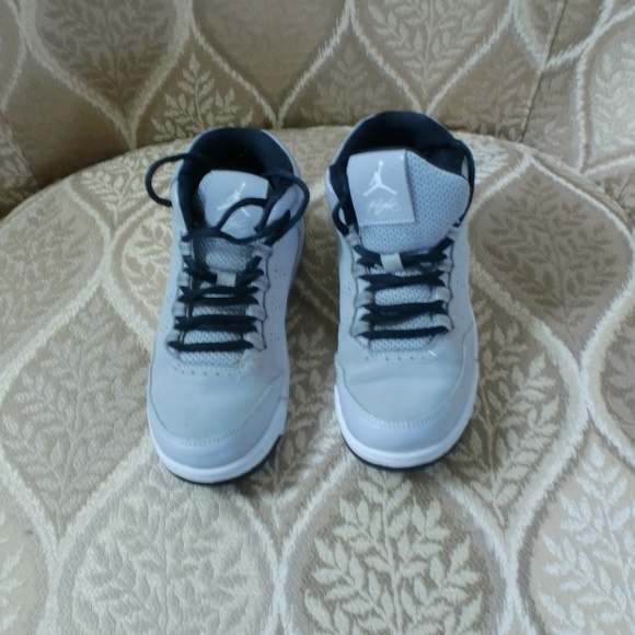 Flight - Picture 2 of 6